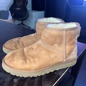 MINI CHESNUT UGGS